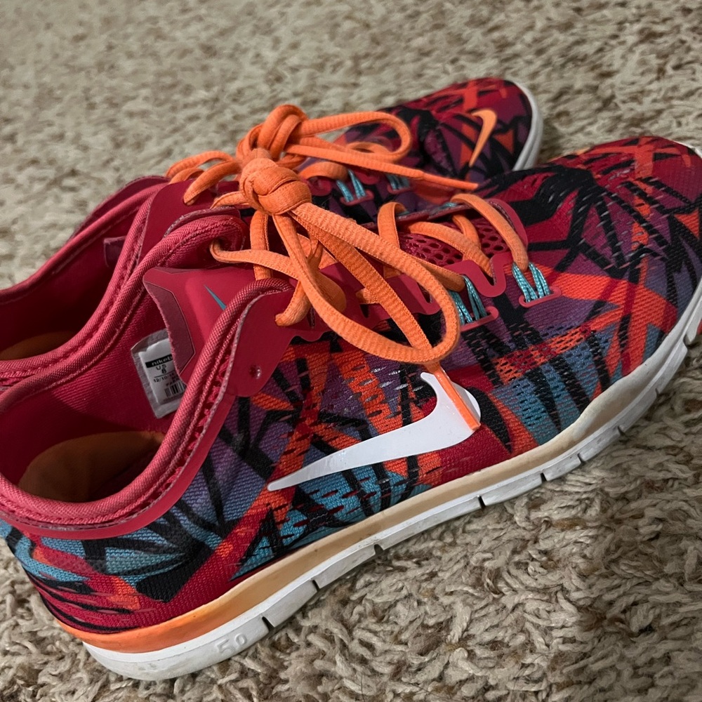 Women’s Nike 5.0 tennis shoes